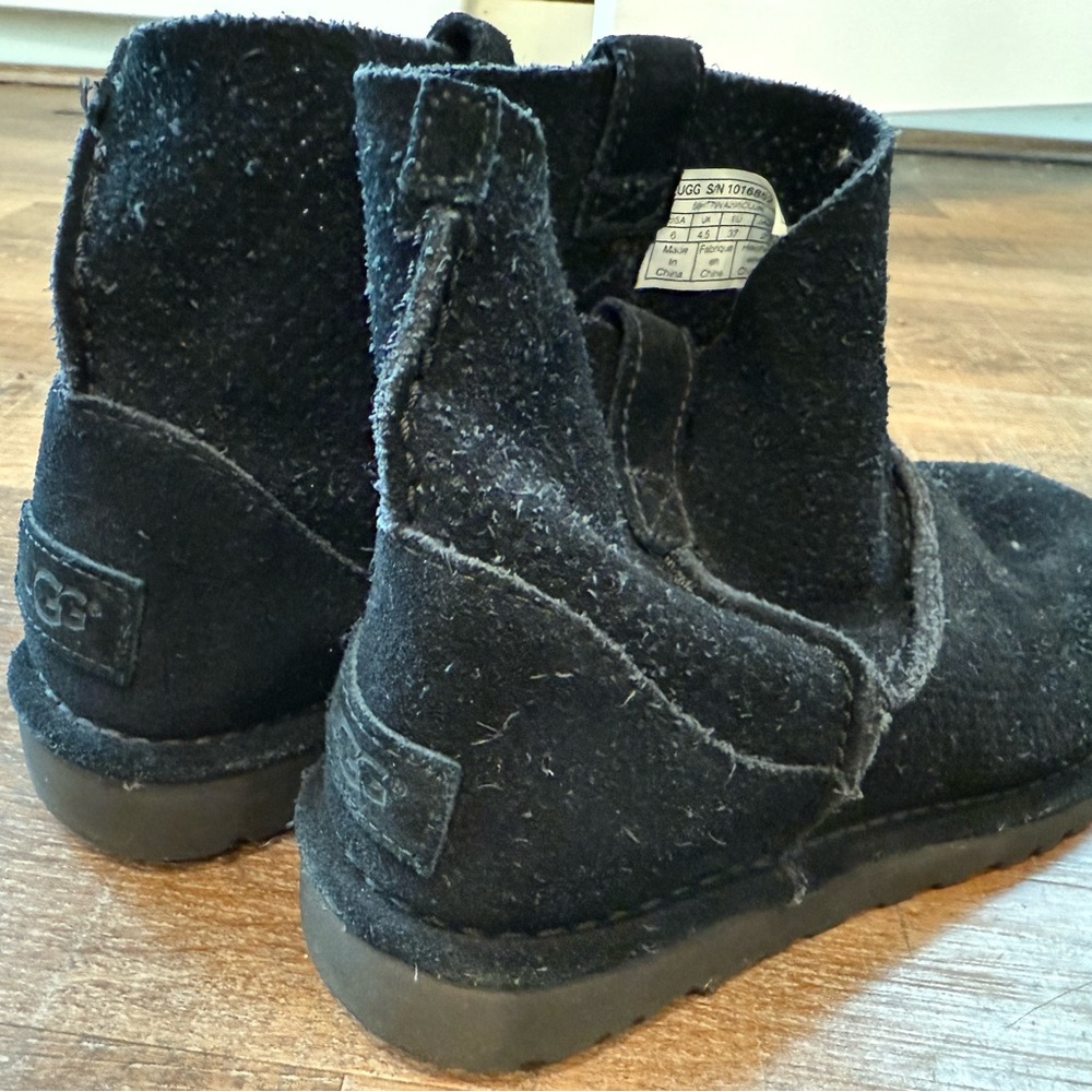 UGG Black Unlined Perforated Boots Big Kids size 6 (or women’s size 6)